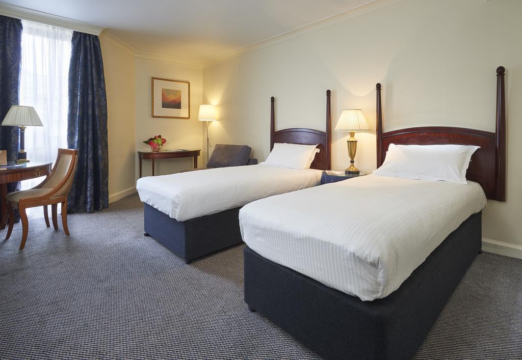 Millennium Hotel And Conference Centre Gloucester London Exterior photo Two single beds in a hotel room