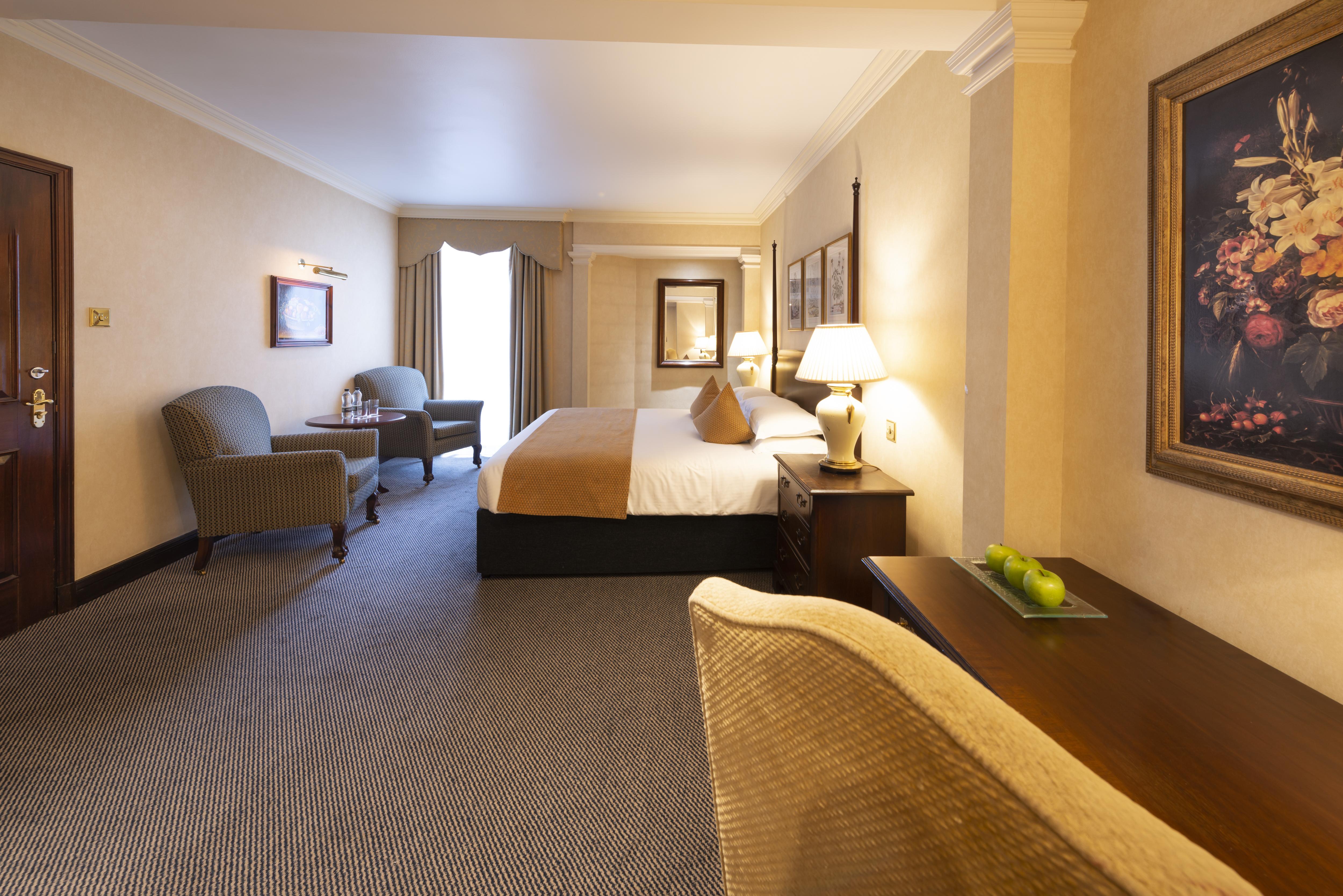 Millennium Hotel And Conference Centre Gloucester London Exterior photo A room at the hotel