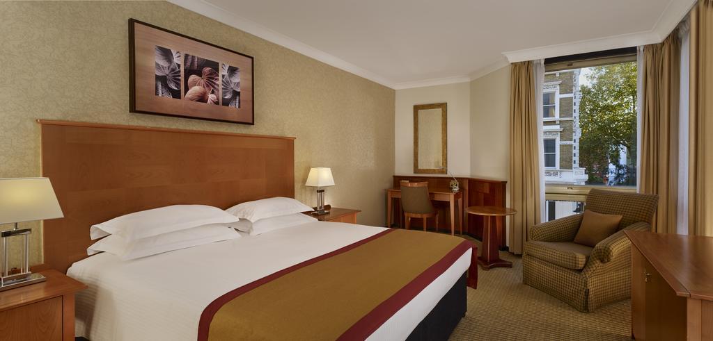 Millennium Hotel And Conference Centre Gloucester London Exterior photo A room at the hotel