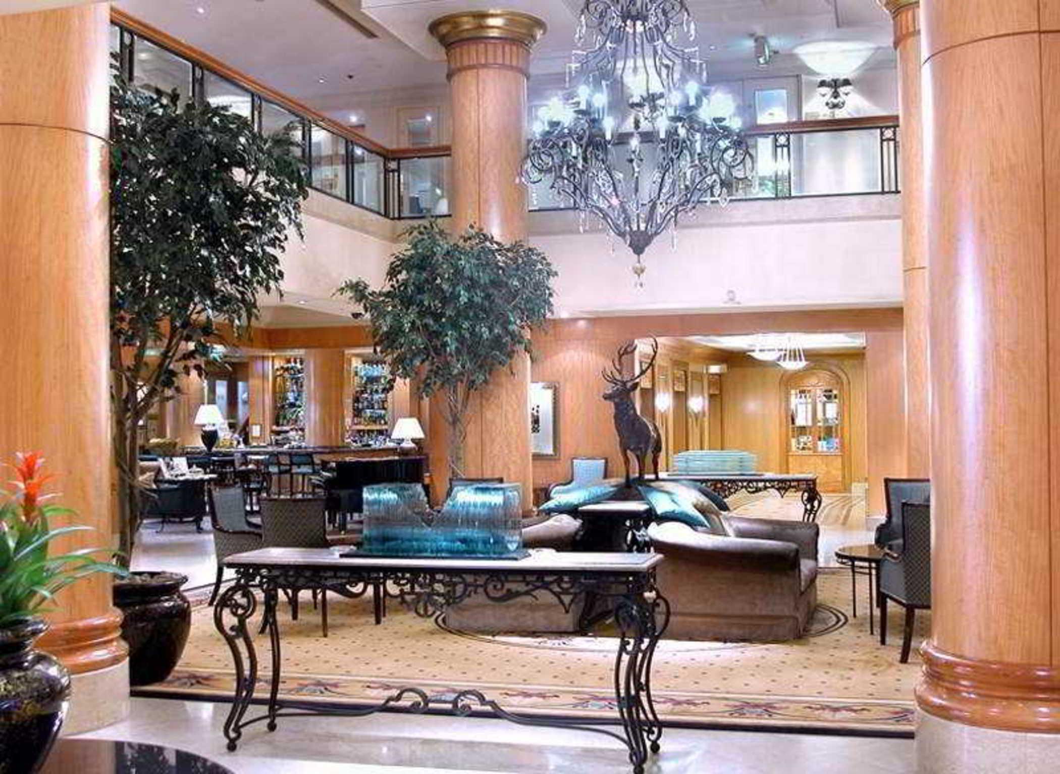 Millennium Hotel And Conference Centre Gloucester London Interior photo Interior of a luxury hotel