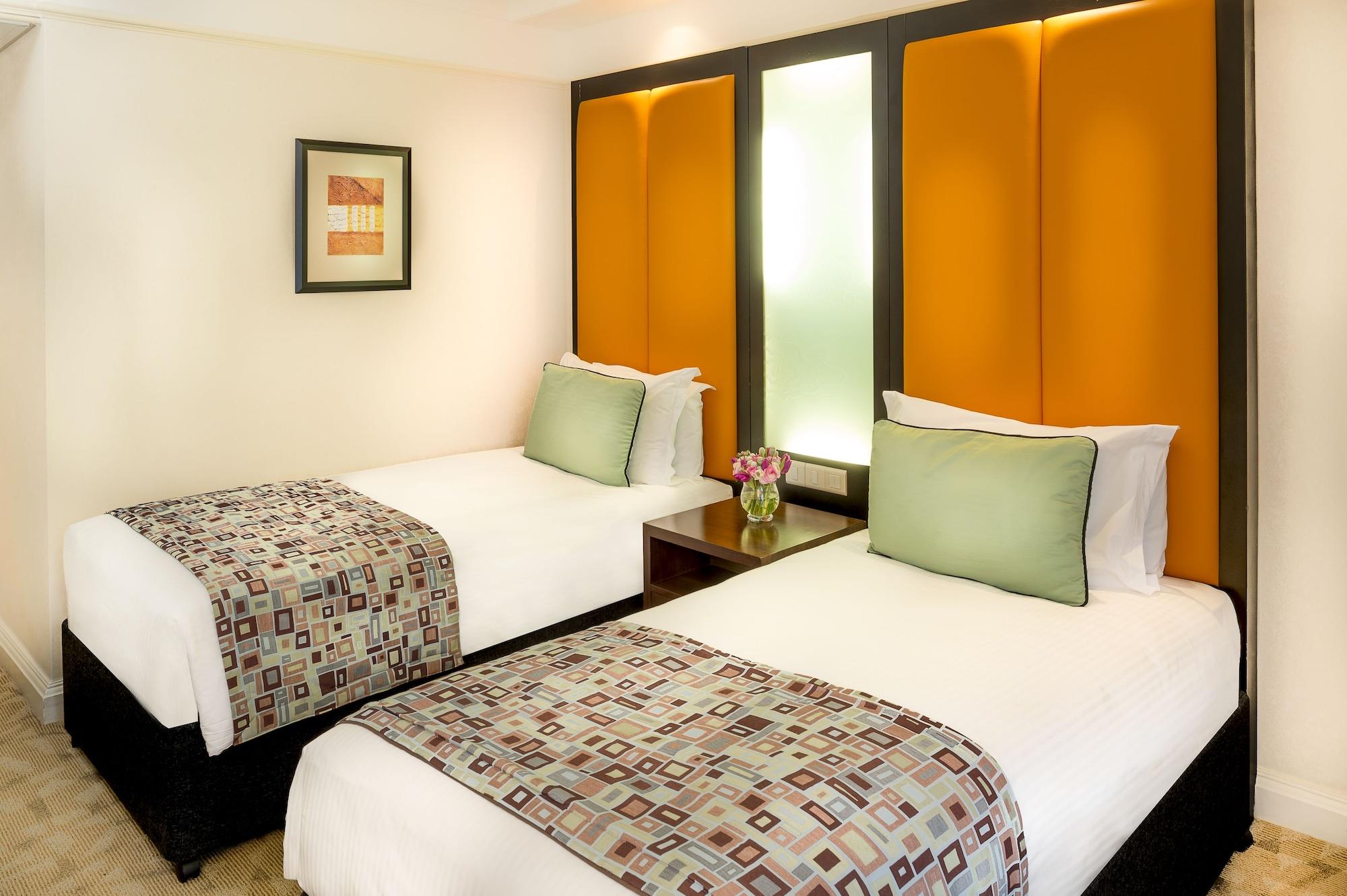 Millennium Hotel And Conference Centre Gloucester London Exterior photo Two single beds in a hotel room